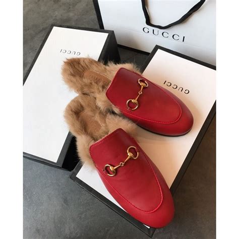 Mocassim feminino Gucci .